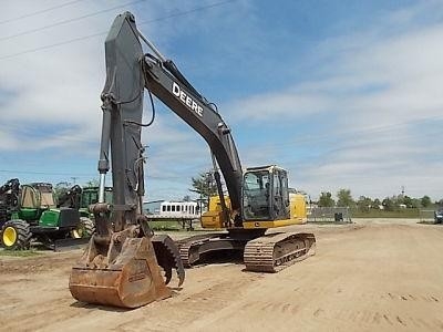  Deere 240D seminueva en perfecto estado Ref.: 1391816688448860 No. 3