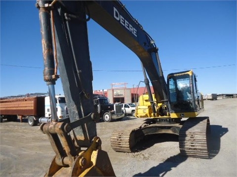  Deere 270D de medio uso en venta Ref.: 1392846498601897 No. 2