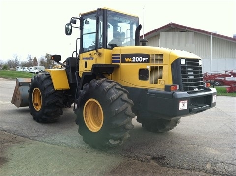  KOMATSU WA200 de segunda mano a la venta Ref.: 1394217462787654 No. 4