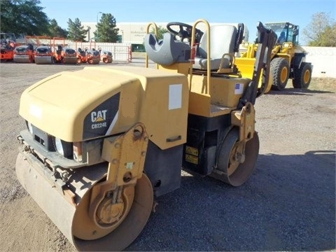 Compactadora Vibratoria Caterpillar CB-224E