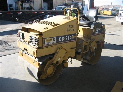 Compactadora Vibratoria Caterpillar CB-214C