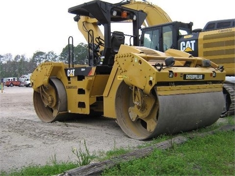 Compactadora Vibratoria Caterpillar CB64