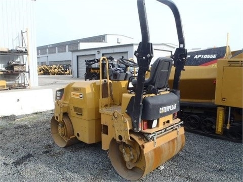 Compactadora Vibratoria Caterpillar CB24