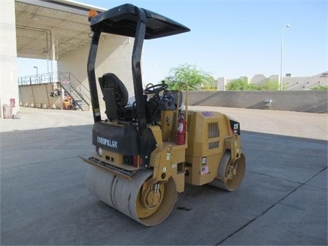 Compactadora Vibratoria Caterpillar CB24