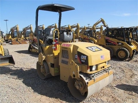 Compactadora Vibratoria Caterpillar CB24