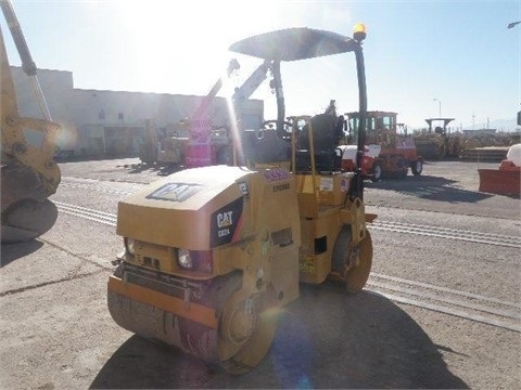  Caterpillar CB24 de segunda mano Ref.: 1397949632114127 No. 3