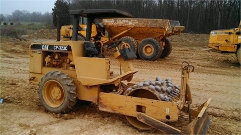 Vibratory Compactors Caterpillar CP-323