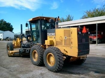  Deere 670D en venta, usada Ref.: 1401225074429228 No. 2