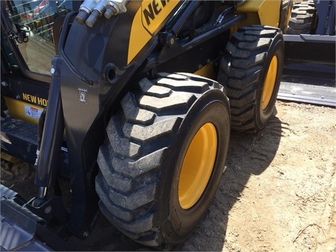  New Holland L223 usada a la venta Ref.: 1401730160733182 No. 4