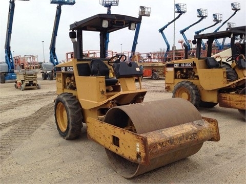 Compactadora Vibratoria Caterpillar CS-323 C