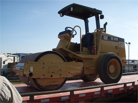  Caterpillar CS-323 C usada Ref.: 1402325366371189 No. 2