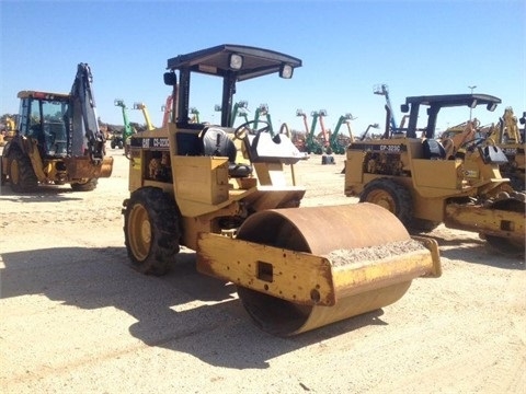 Compactadora Vibratoria Caterpillar CS-323 C