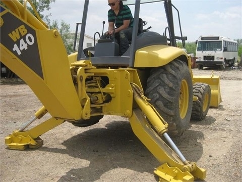  Komatsu WB140 de bajo costo Ref.: 1410108933526072 No. 3