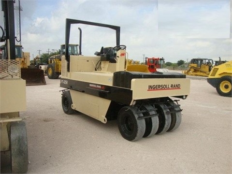 Compactadora Con Llantas Ingersoll-rand PT125R seminueva en perfe Ref.: 1411410080868141 No. 3