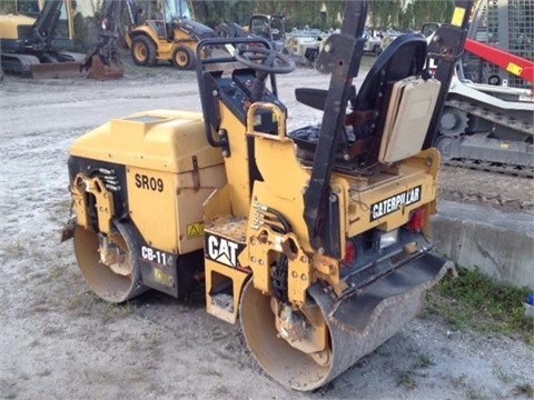 Compactadora De Doble Rodillo Caterpillar CB-114