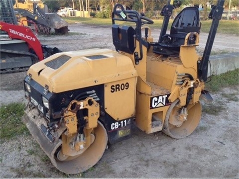 Compactadora De Doble Rodillo Caterpillar CB-114 de segunda mano Ref.: 1417549676449597 No. 4