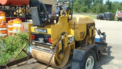 Compactadora De Doble Rodillo Caterpillar CB-114