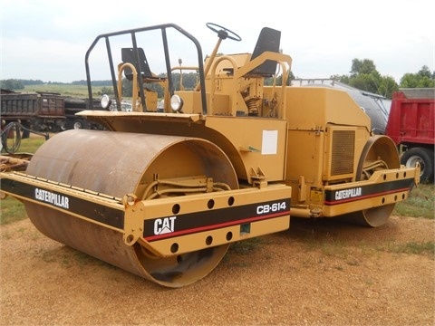 Compactadora De Doble Rodillo Caterpillar CB-614 seminueva en ven Ref.: 1417565505931009 No. 4