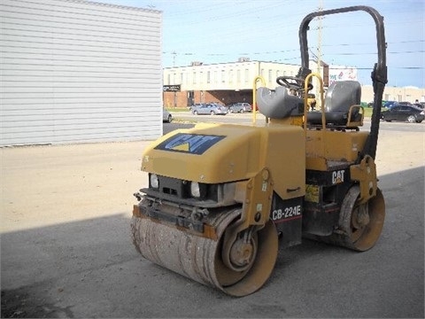 Compactadora Vibratoria Caterpillar CB-224E