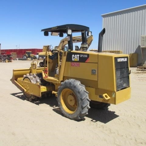 Compactadoras Suelos Y Rellenos Caterpillar CP-323C