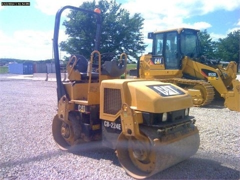 Compactadora Vibratoria Caterpillar CB-224E