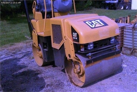 Compactadora Vibratoria Caterpillar CB-214E en venta, usada Ref.: 1417742009204024 No. 2