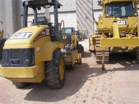 Compactadoras Suelos Y Rellenos Caterpillar CP-433E usada a buen  Ref.: 1417744867469277 No. 2