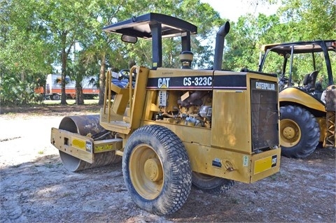 Compactadora Vibratoria Caterpillar CS-323 C