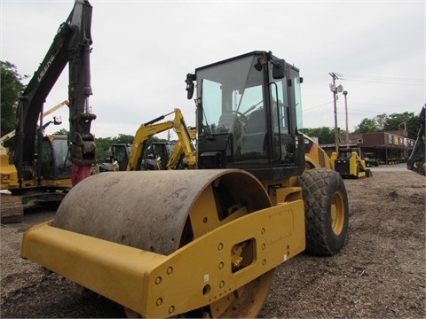 Compactadora Vibratoria Caterpillar CS56 de medio uso en venta Ref.: 1417811659296083 No. 4