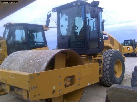 Compactadora Vibratoria Caterpillar CS56