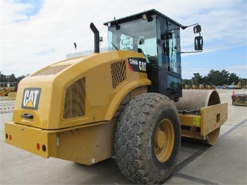 Compactadora Vibratoria Caterpillar CS66 de medio uso en venta Ref.: 1417821306931979 No. 4