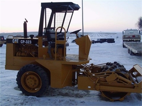 Compactadora Vibratoria Caterpillar CP-323 seminueva en perfecto  Ref.: 1418779417157147 No. 4