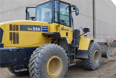 Cargadoras Sobre Ruedas Komatsu WA250