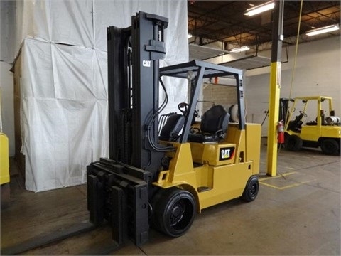 Freightelevator Caterpillar GC55