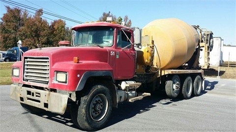 Mixers Concrete Mack RD690S