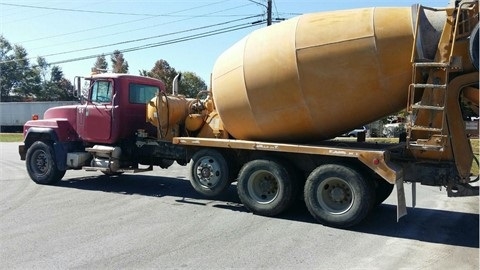 Mezcladoras De Concreto Mack RD690S de segunda mano en venta Ref.: 1420935587371965 No. 2