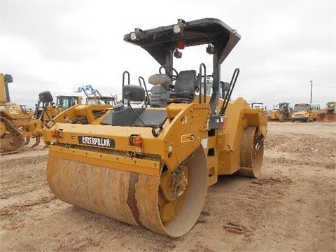 Compactadora Vibratoria Caterpillar CB64 en venta, usada Ref.: 1425422809345128 No. 4