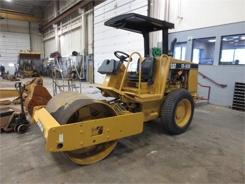 Compactadora Vibratoria Caterpillar CS-323 C