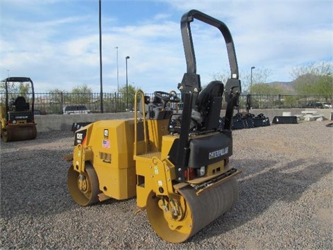 Compactadora Vibratoria Caterpillar CB24 de segunda mano en venta Ref.: 1427845544126606 No. 3