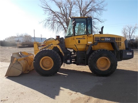 Cargadoras Sobre Ruedas Komatsu WA250 seminueva Ref.: 1429746153910054 No. 2