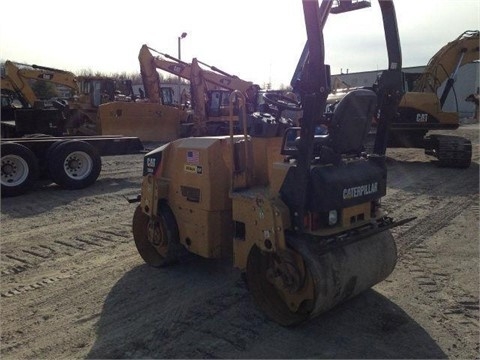 Compactadora De Doble Rodillo Caterpillar CB24