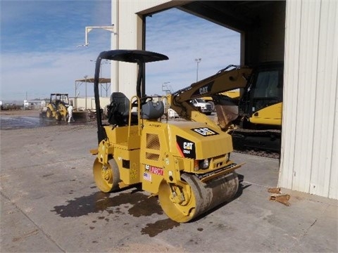 Compactadora De Doble Rodillo Caterpillar CB24