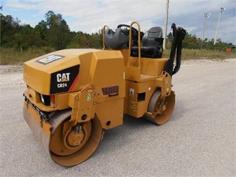 Compactadora De Doble Rodillo Caterpillar CB24 de medio uso en ve Ref.: 1429933075988448 No. 2