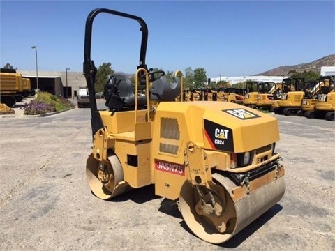 Compactadora De Doble Rodillo Caterpillar CB24 de segunda mano a  Ref.: 1429933841548011 No. 4