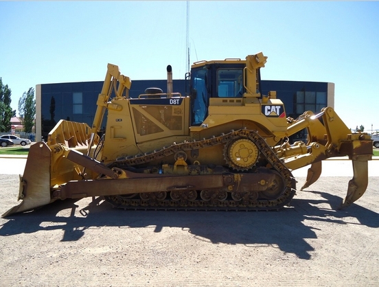 Dozers/tracks Caterpillar D8T