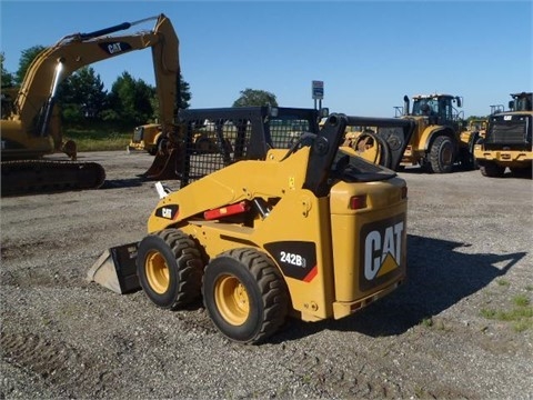 Minicargadores Caterpillar 242B seminueva en perfecto estado Ref.: 1439257611209049 No. 4