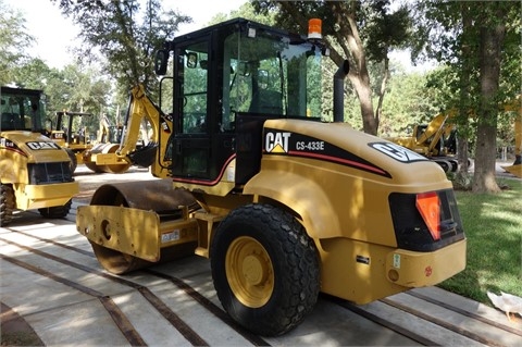 Compactadora Vibratoria Caterpillar CS-433E usada a la venta Ref.: 1439502886627392 No. 2