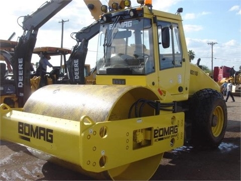 Compactadora Vibratoria Bomag BW211D