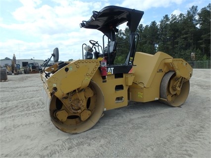 Compactadora Vibratoria Caterpillar CB64