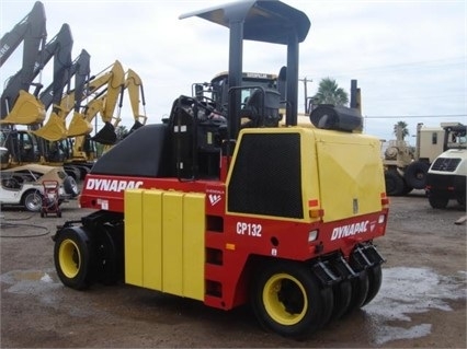 Compactadora Con Llantas Dynapac CP132 usada a buen precio Ref.: 1469552814939667 No. 4